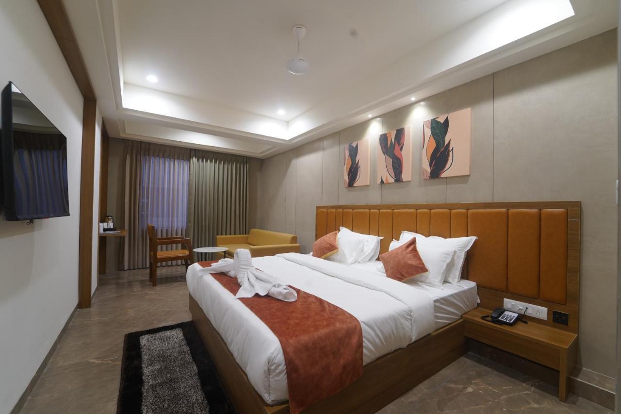 Hotel Stature Inn Kevadia Buitenkant foto